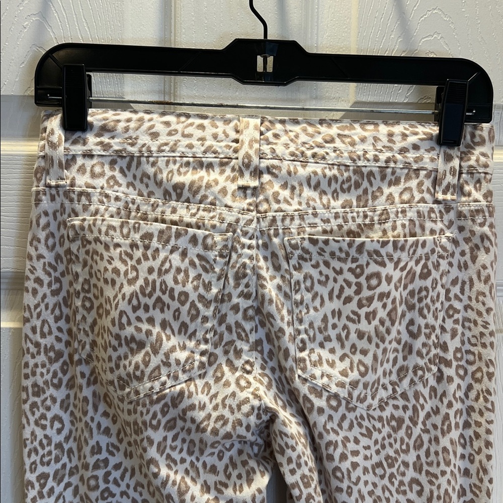 Chic Leopard Print Pants - Picture 8 of 9